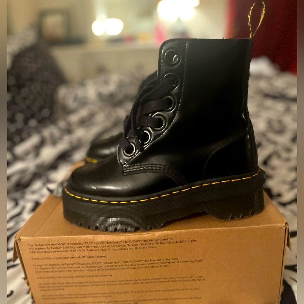 Dr. Martens MOLLY Quad Retro platform boots Size:7